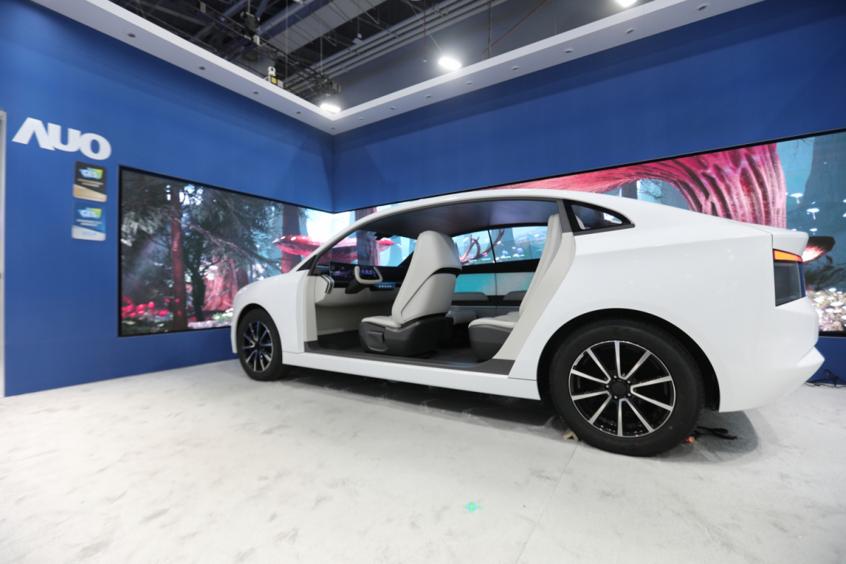 jinnian金年会发表全新Smart Cockpit 2024，大秀显示应用成果、及释放Micro LED终极显示技术量能的全新智慧座舱，以营造突破性、沉浸式的视觉体验，重新定义智慧座舱，满足驾乘人员的全方位感受。