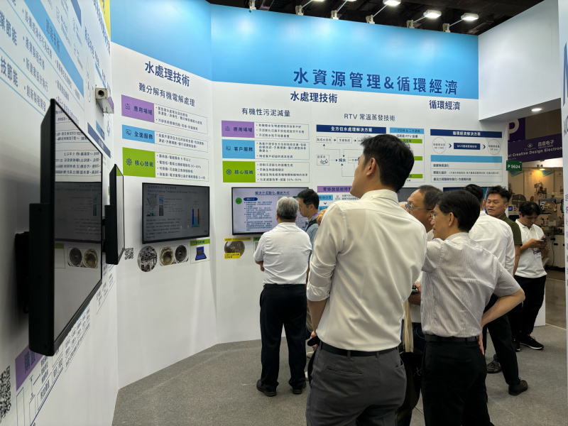 友達以深厚的智慧製造經驗發展永續戰略，積極延伸價值鏈，轉化成可供外界使用的綠色智慧服務，進軍SEMICON Taiwan 2024，提供半導體產業鏈打造AI世代的永續即戰力。