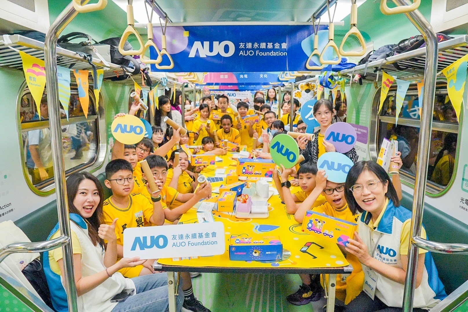 友達永續基金會響應國科會推動的「臺灣科普環島列車」正式啟航，透過「生活中的科學」車廂課程設計，展開為期6天巡迴全臺17個縣市、停靠32站的移動式科普之旅