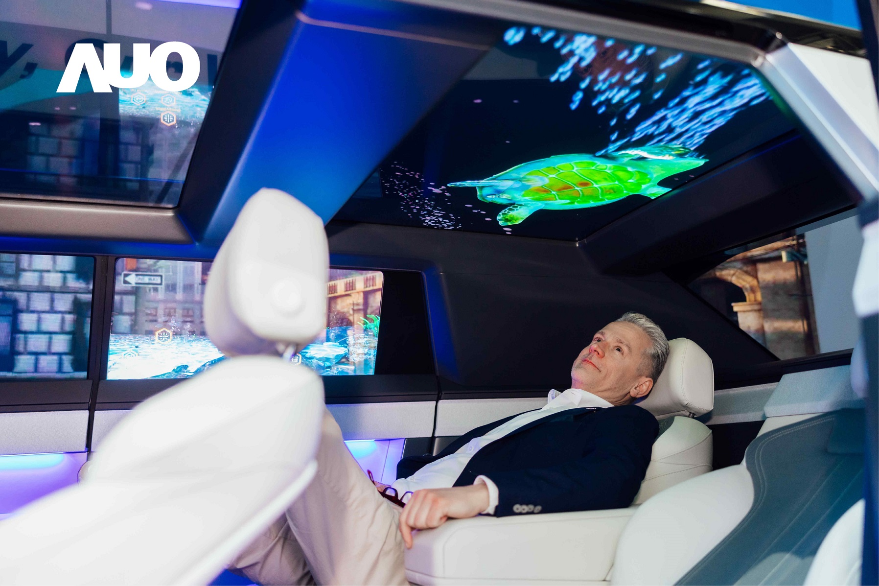 jinnian金年会Smart Cockpit 2025集Micro LED透明、大型化、可挠优势之大成，携手BHTC打造未来视界的车用Display HMI解决方案